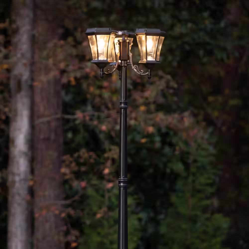 GAMA SONIC Victorian Bulb Series 3-Head Black Integrated LED Solar Outdoor Post Light and Lamp Post with warm white LED Light Bulb