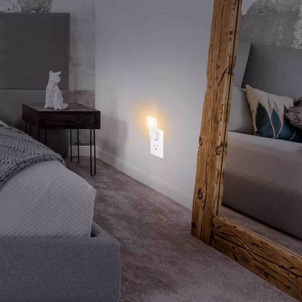 None Incandescent Manual On/Off Warm White Plug-In White Night Light