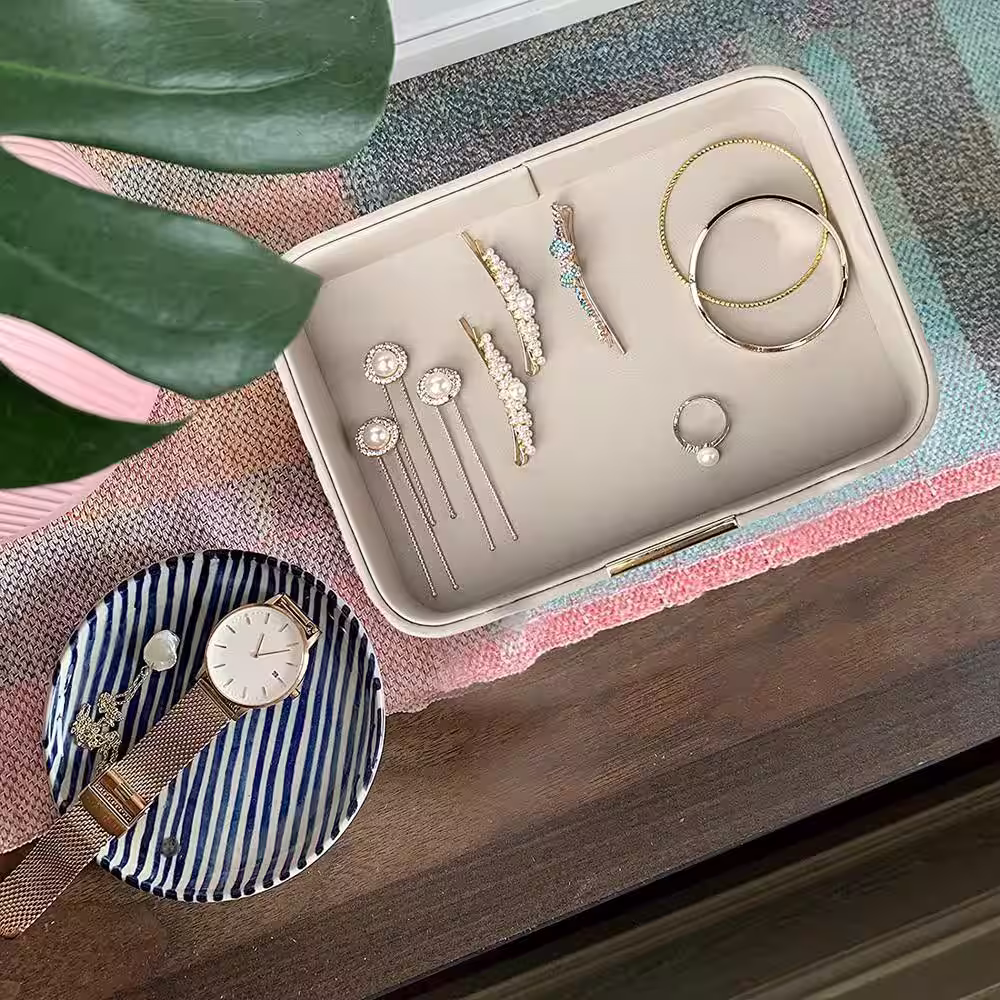 None 5.7 in. D x 8.4 in. W Grey Luxury Leather Tray Desktop Storage Decorative Tray