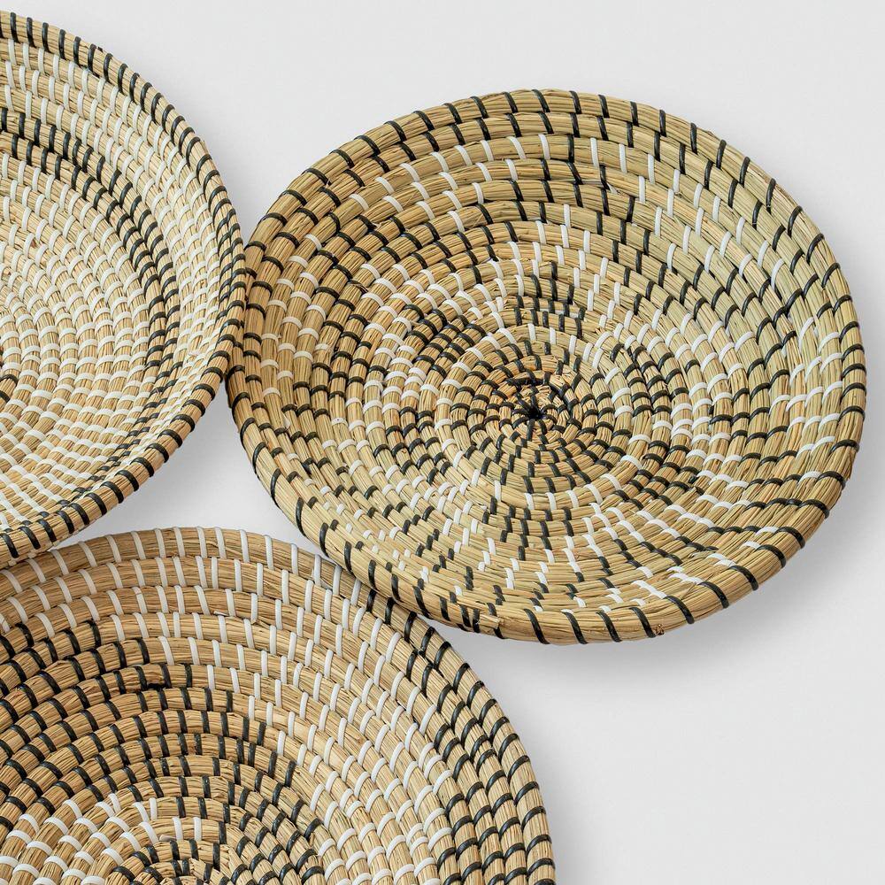 None Hanging Natural Woven Seagrass Flat Baskets Wicker Wall Basket Decor (Set of 3)
