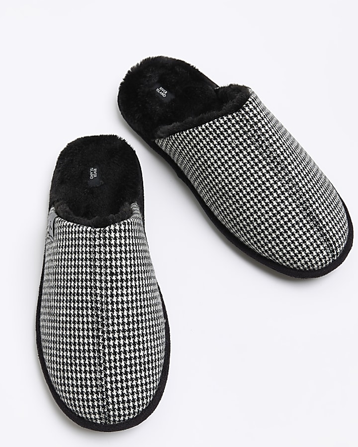 Black dogtooth slippers