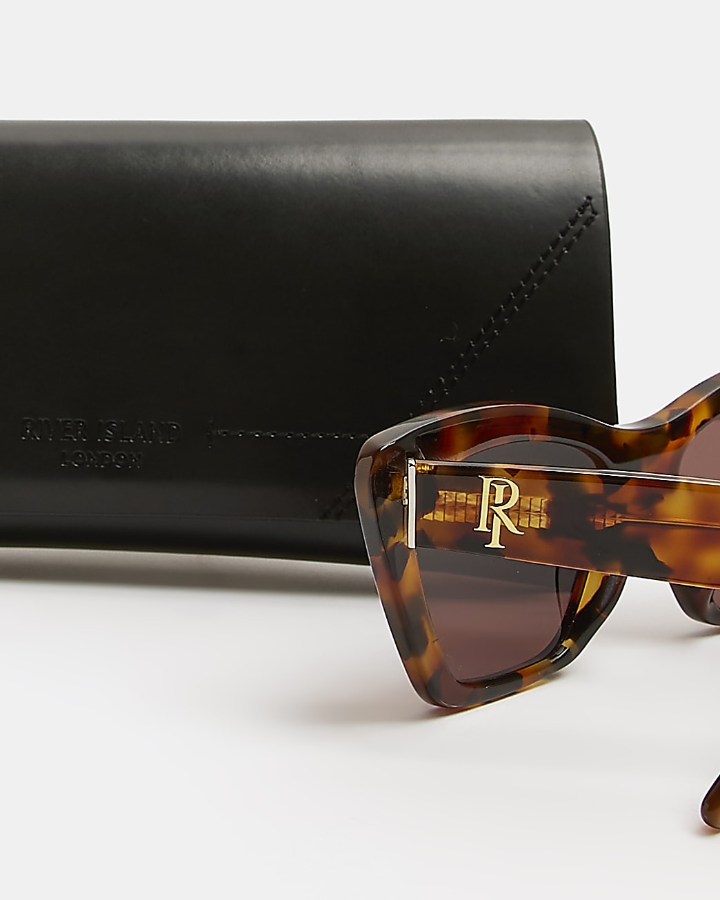 Beige tortoise shell cat eye sunglasses