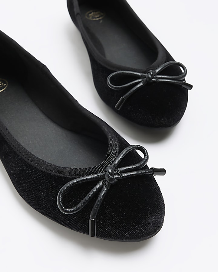 Black bow ballet shoes