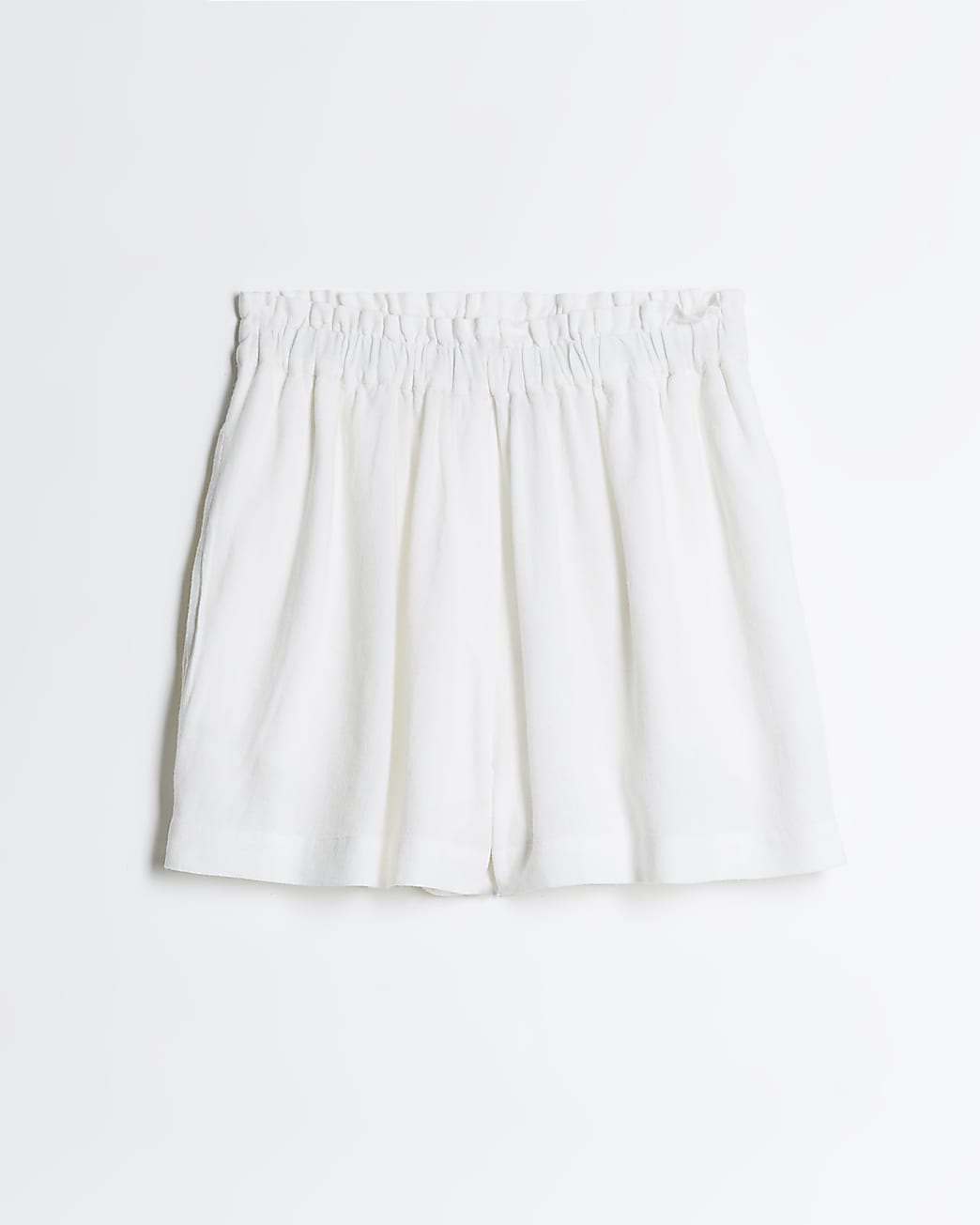 White shorts with linen