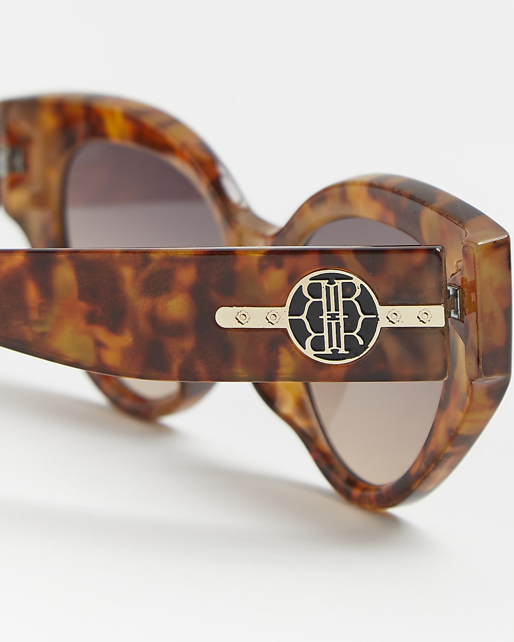 Brown tortoiseshell cat eye sunglasses