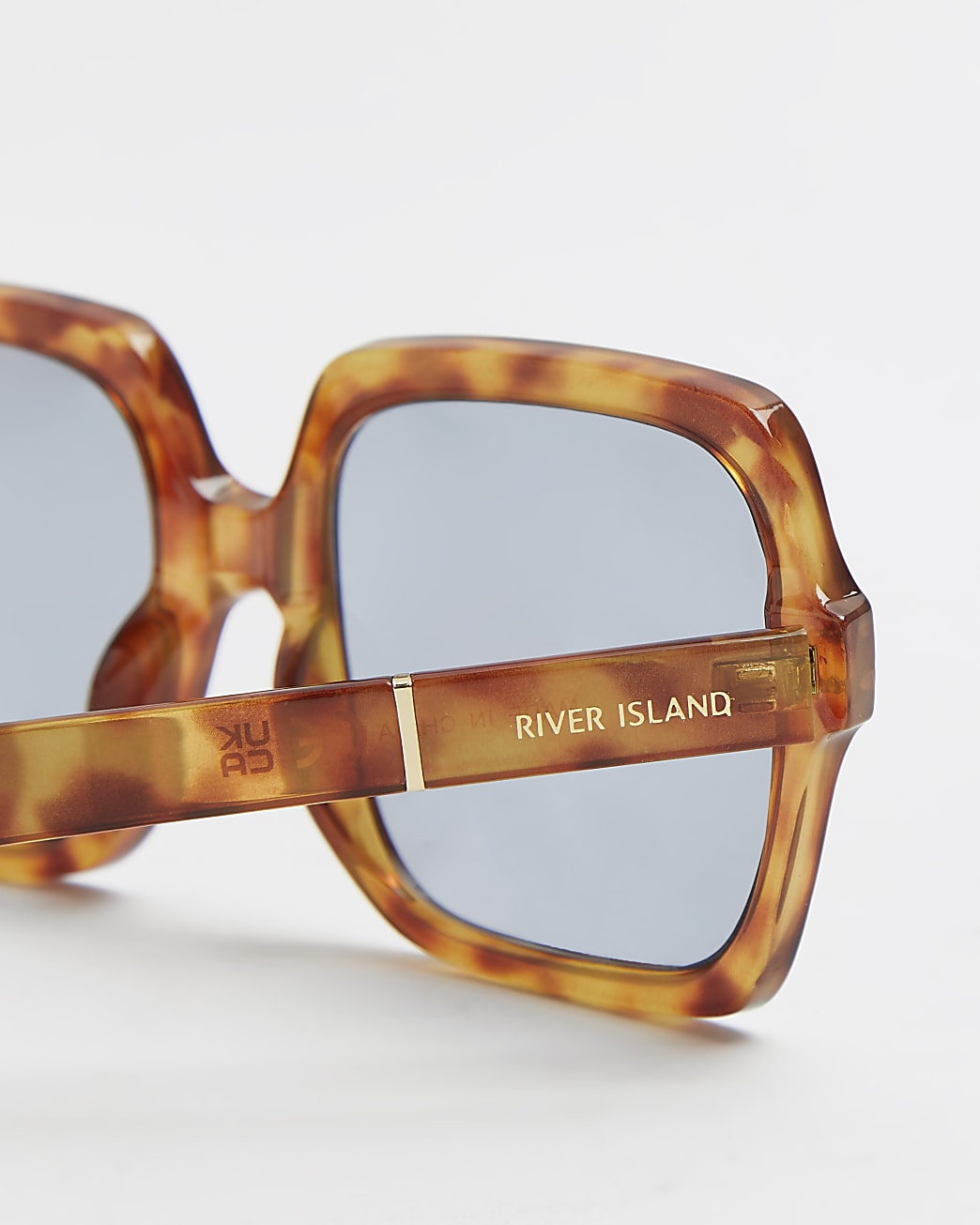 Orange tortoiseshell oversized sunglasses