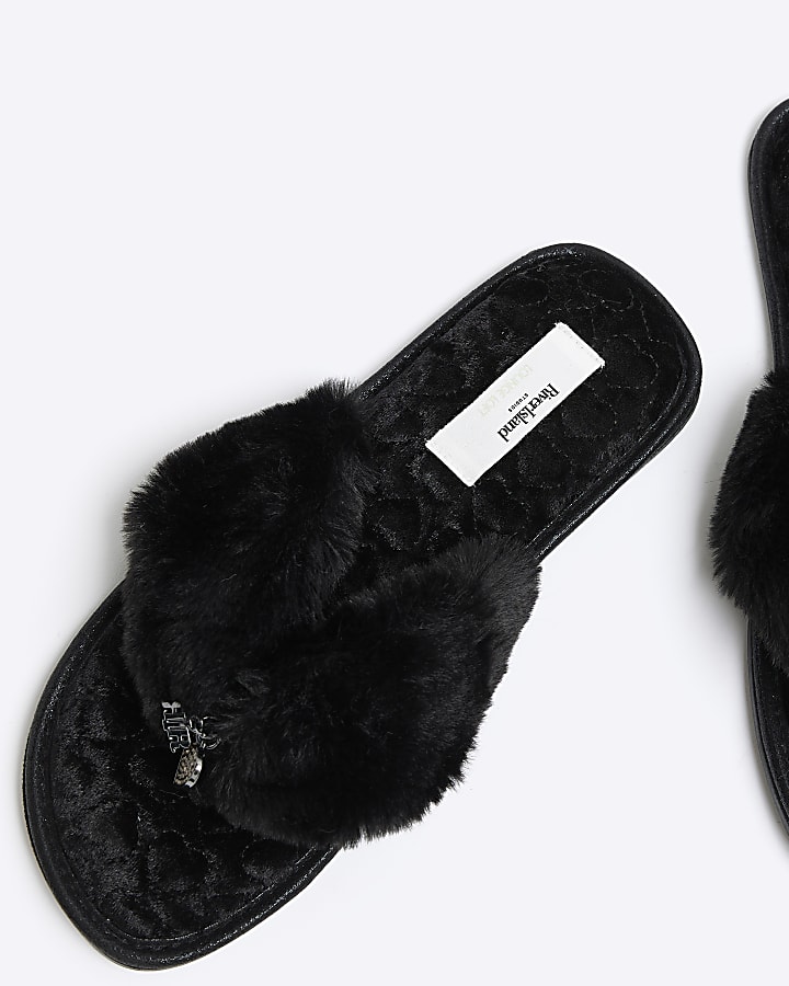 Black faux fur slippers