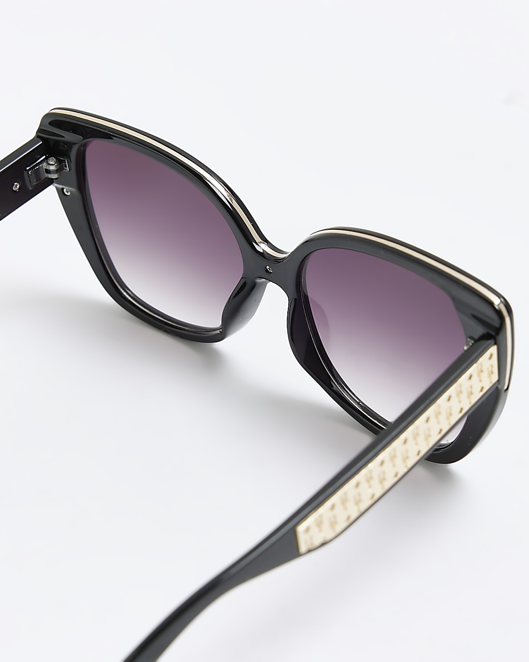Black oversized cat eye sunglasses
