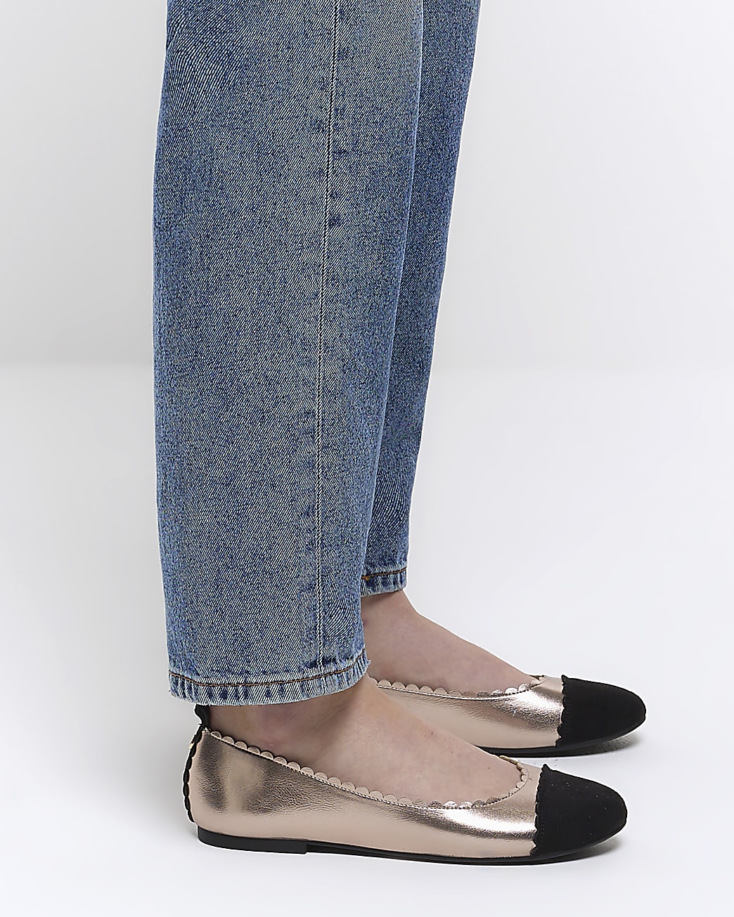 Gold scalloped ballerina pumps