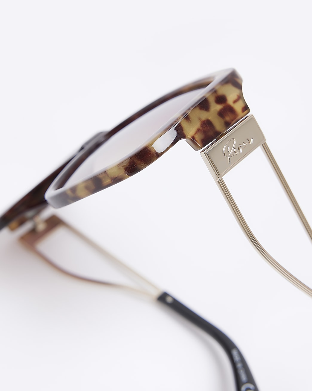 Brown oversized sunglasses