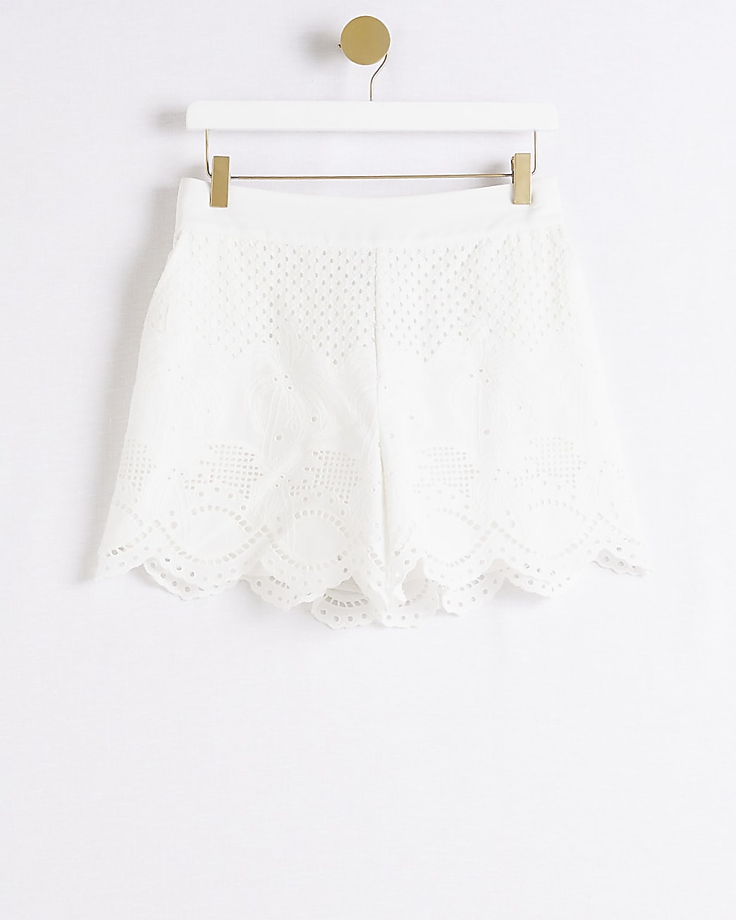 White lace casual shorts