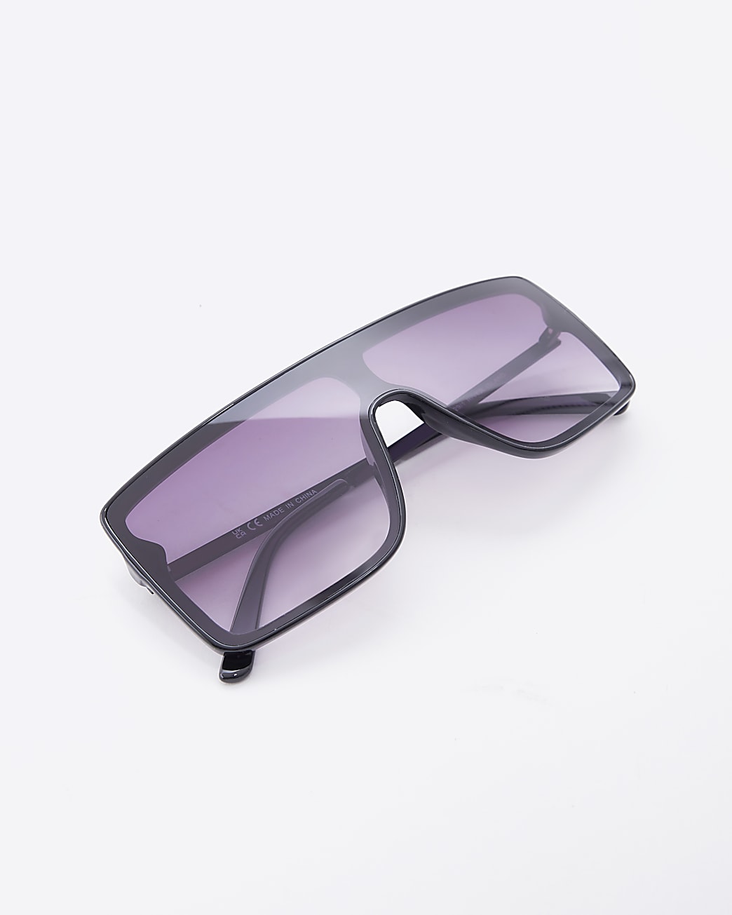 Black oversized visor sunglasses