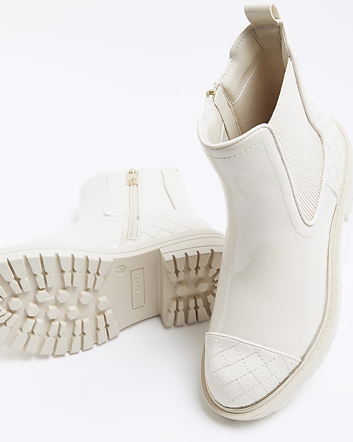 Cream quilted chelsea boots