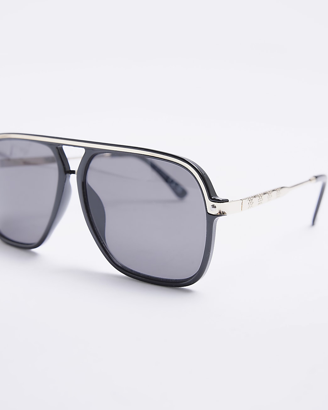 Black tinted lenses aviator sunglasses