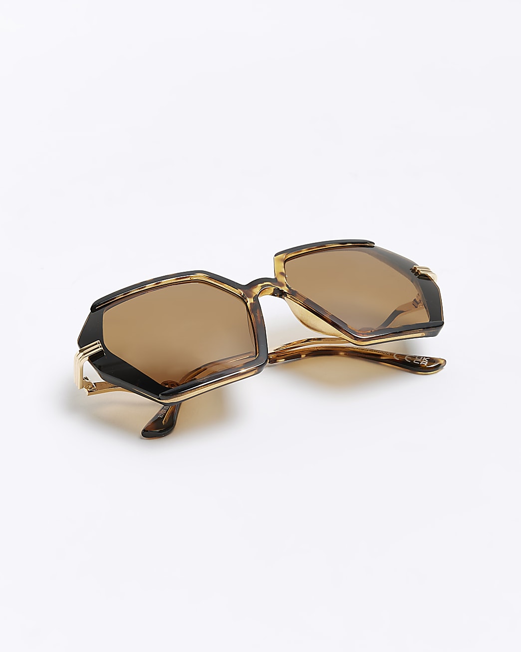 Brown oversized tortoise shell sunglasses