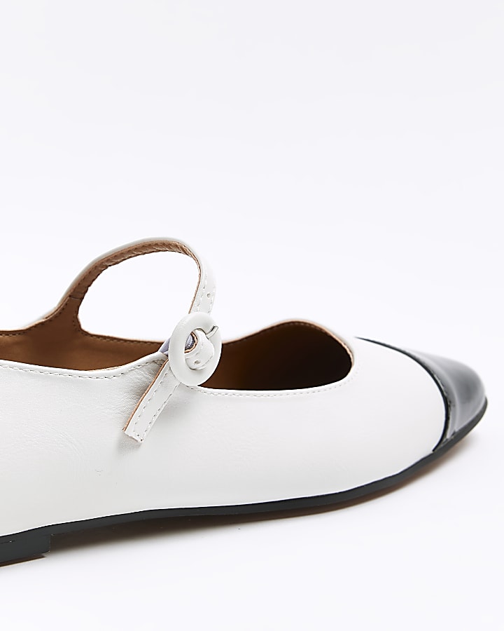 White flat ballet shoes