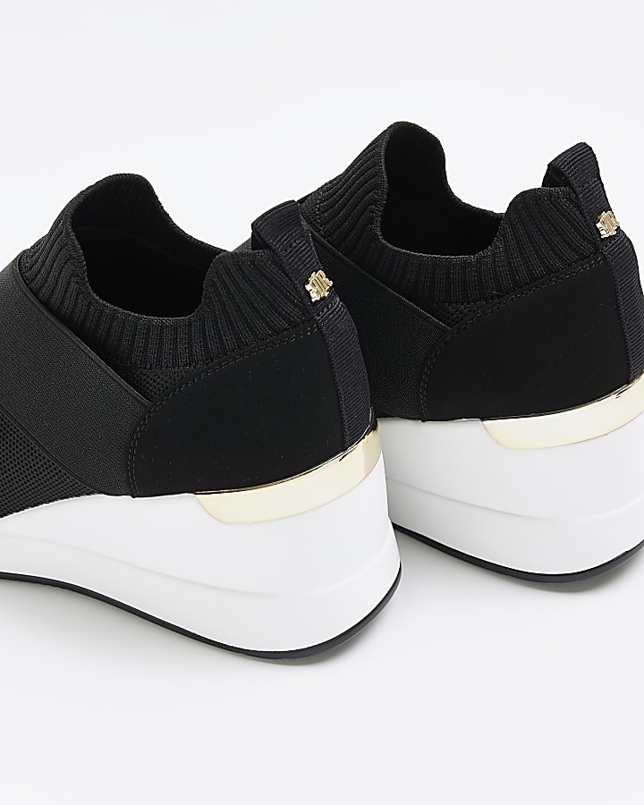 Black knitted wedge shoes
