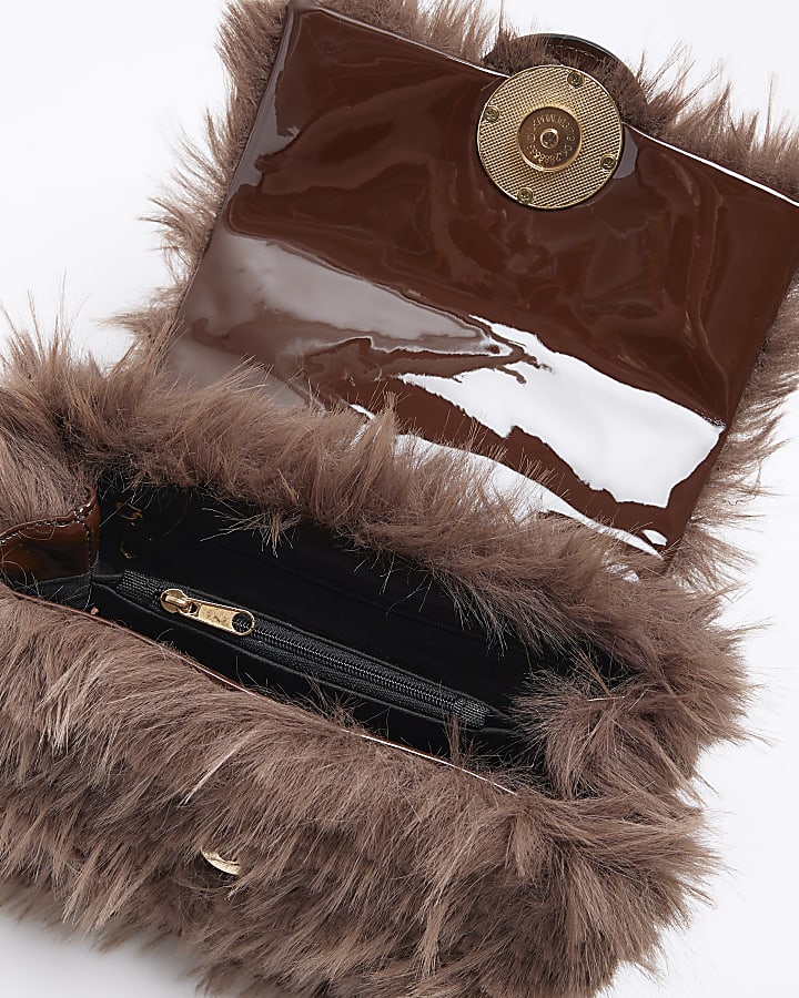 Brown faux fur chain strap shoulder bag