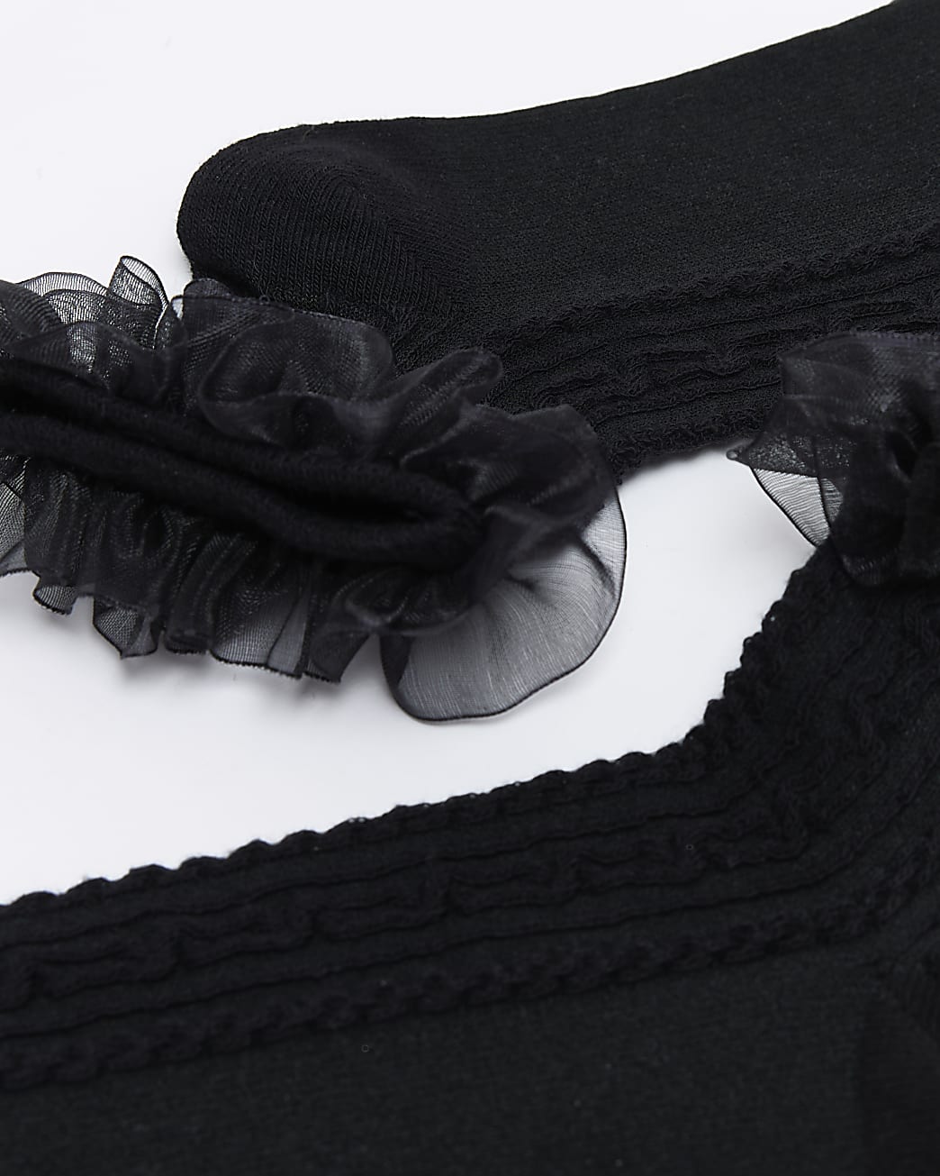 Black frill ankle socks