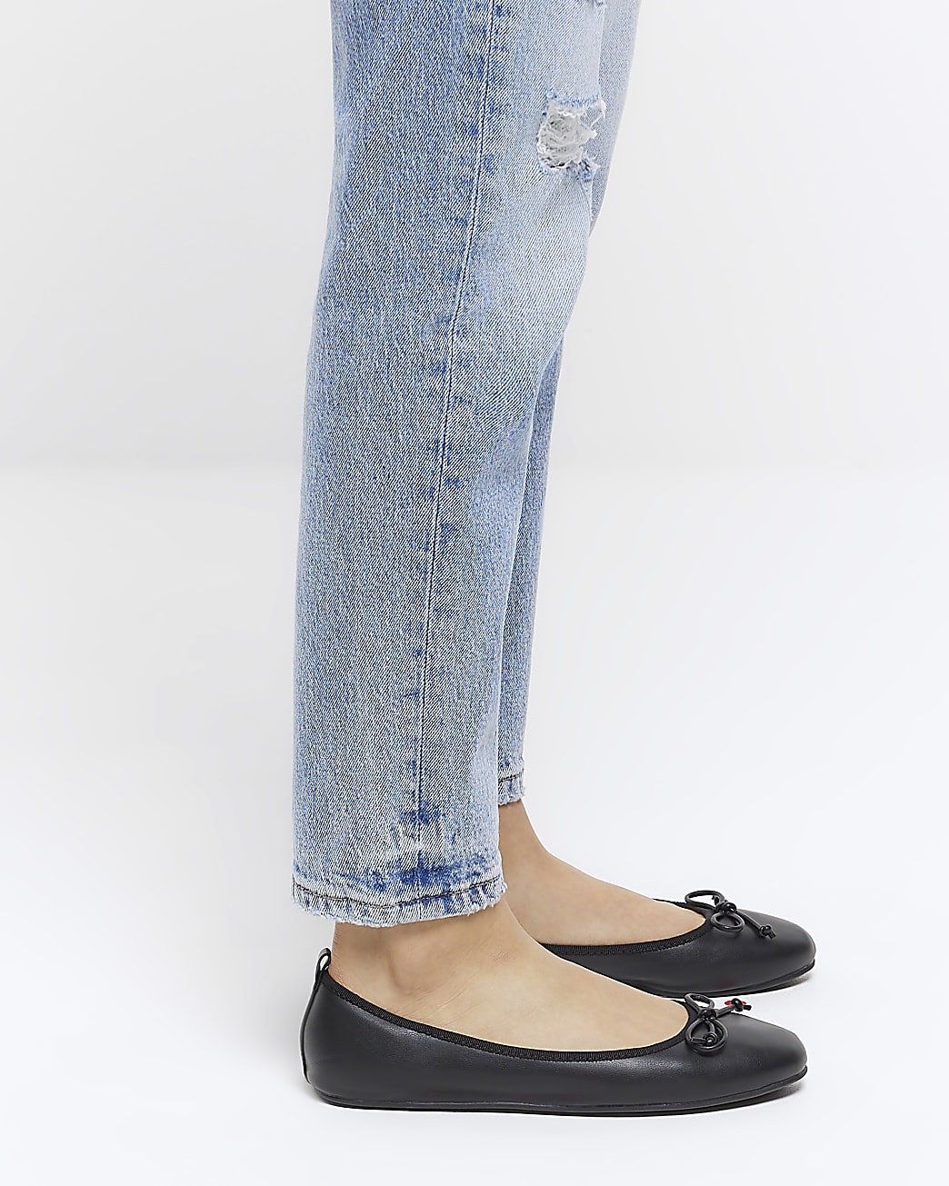 Black bow ballerina pumps