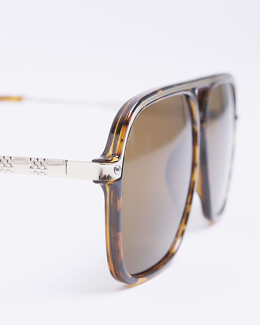 Brown tortoise shell aviator sunglasses