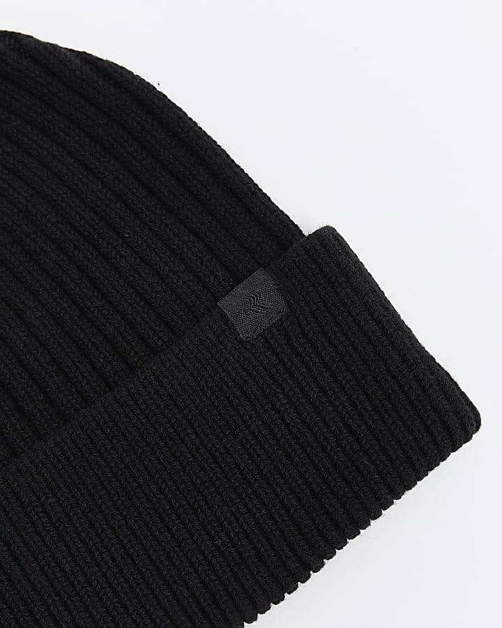Black rib beanie hat