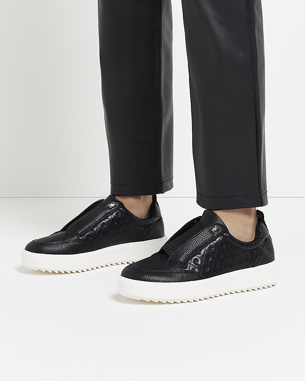 Black wide fit RI monogram embossed trainers