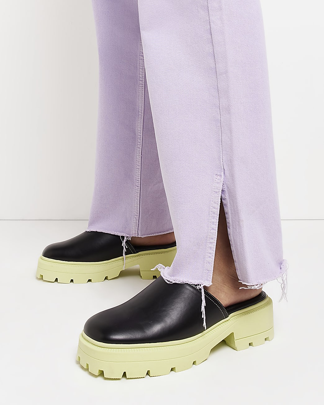 Black backless chunky shoes