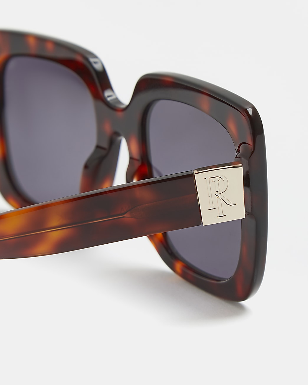 Brown tortoiseshell oversized sunglasses