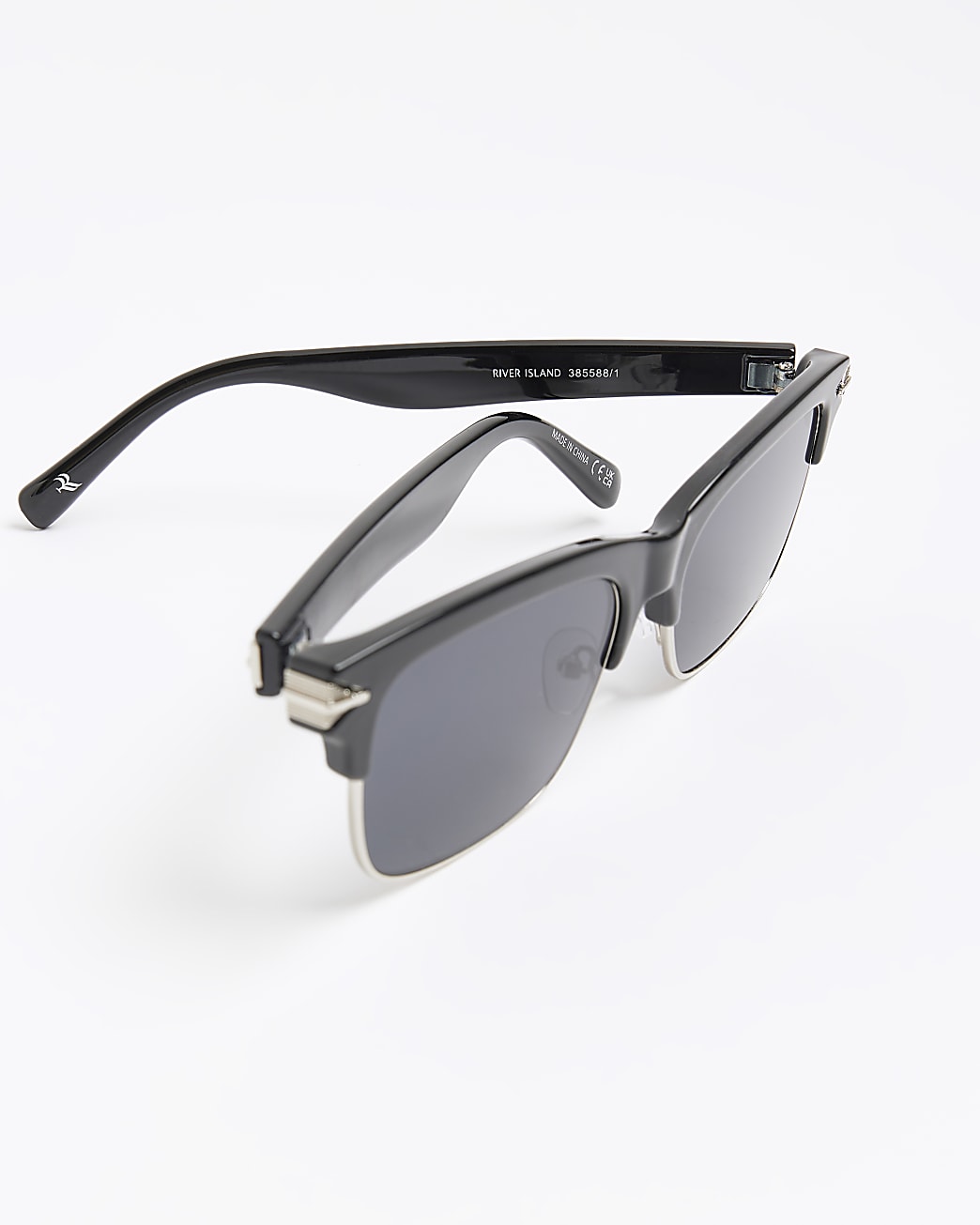 Black square sunglasses