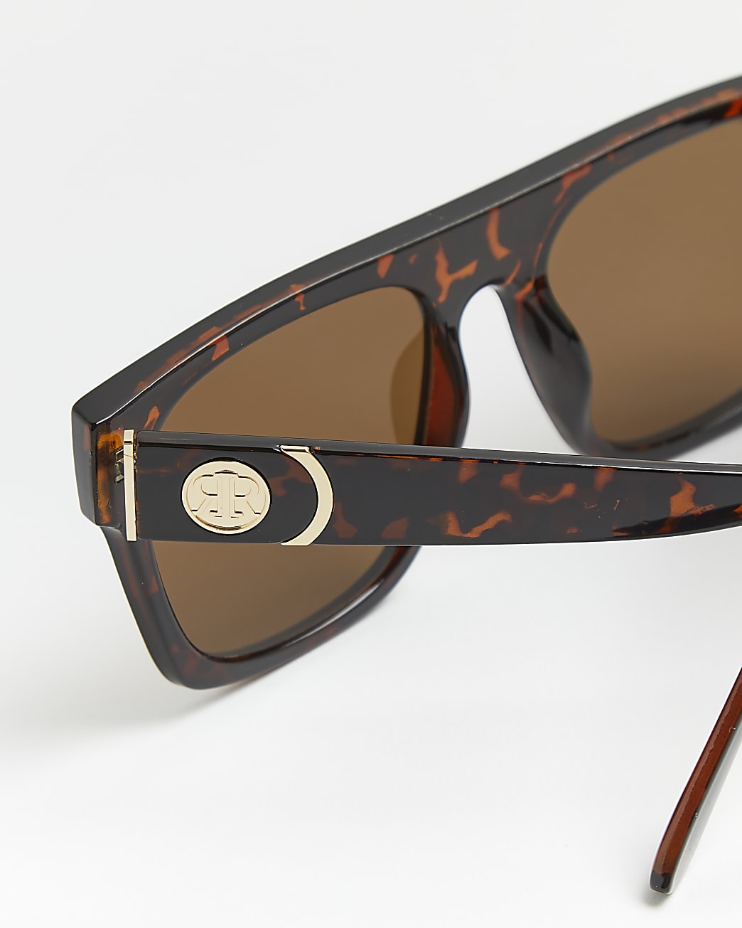Brown tortoiseshell oversized sunglasses