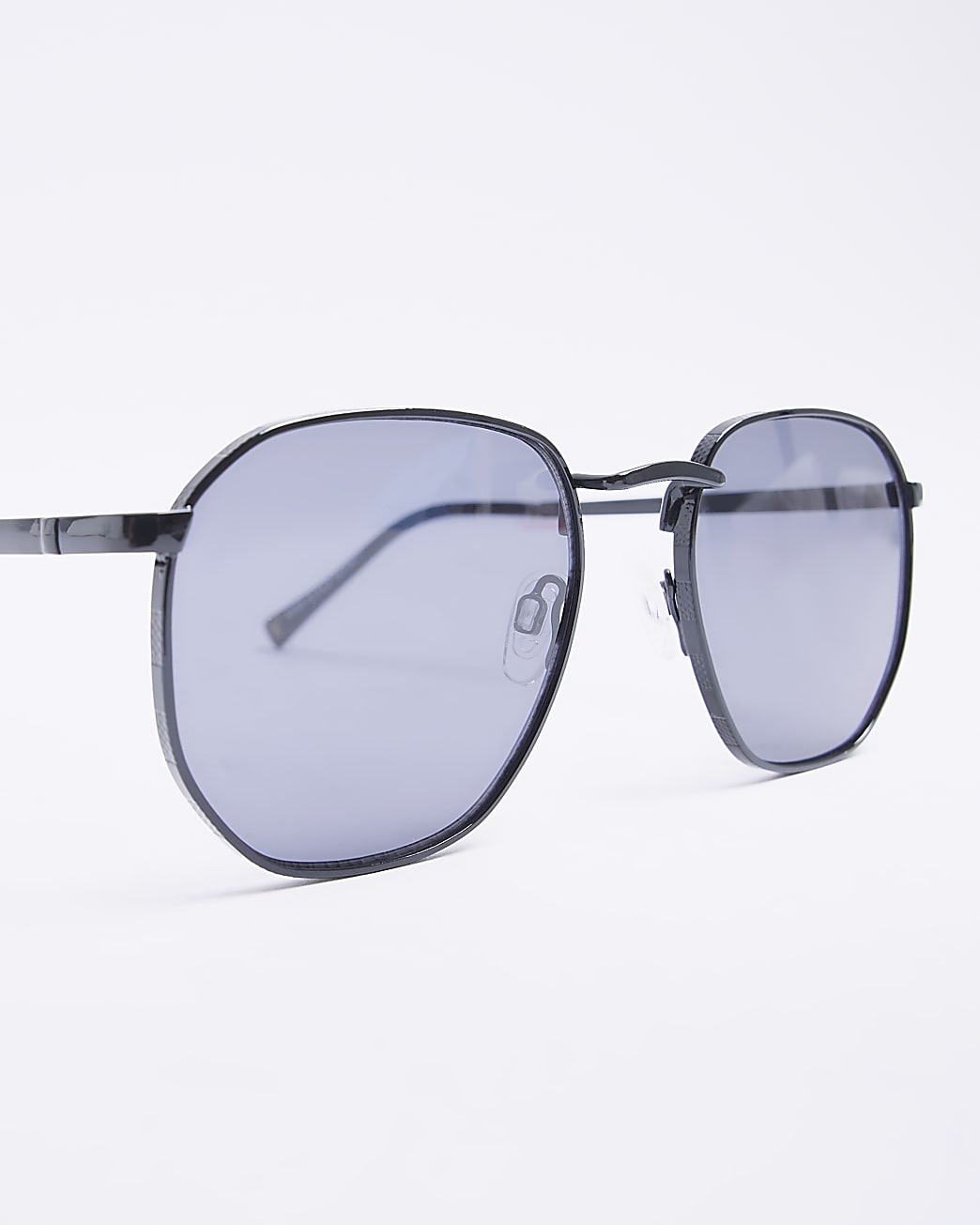 Black tinted lenses round sunglasses