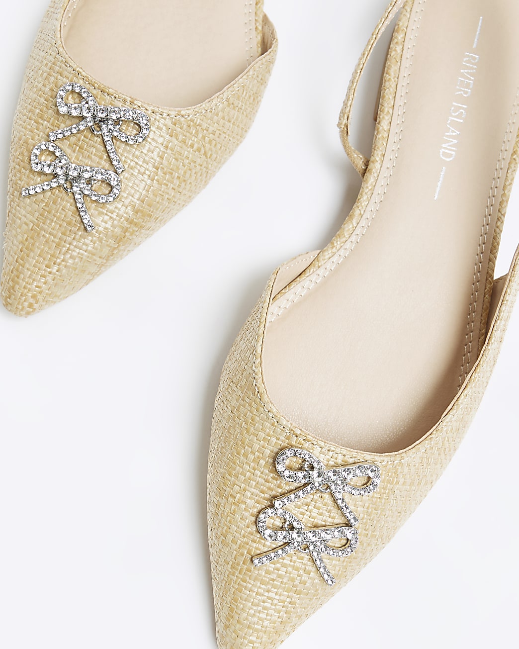 Beige slingback pointed shoes