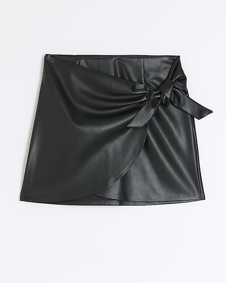 Black faux leather bow mini skirt