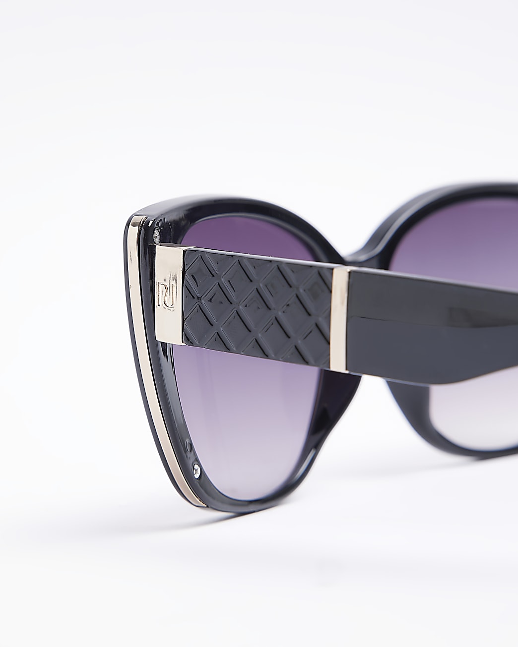 Black oversized cat eye sunglasses