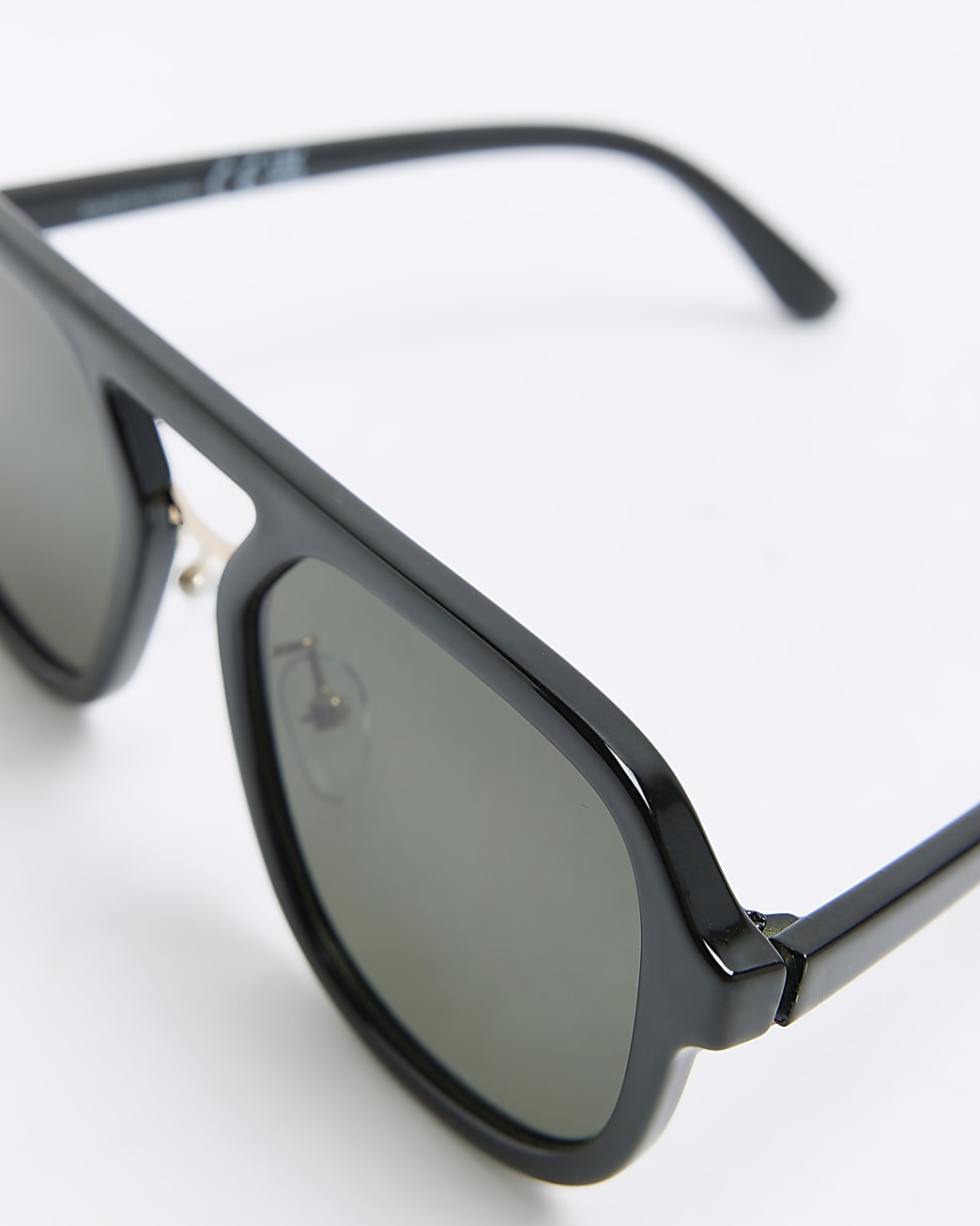 Black aviator sunglasses