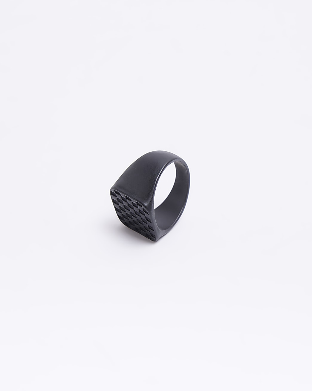 Black checkerboard ring