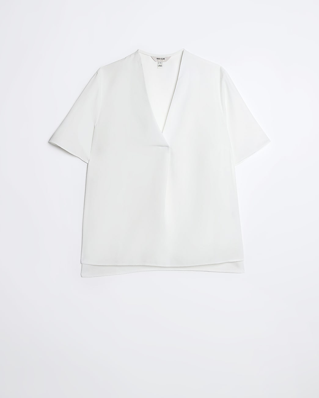 White v-neck short sleeve t-shirt
