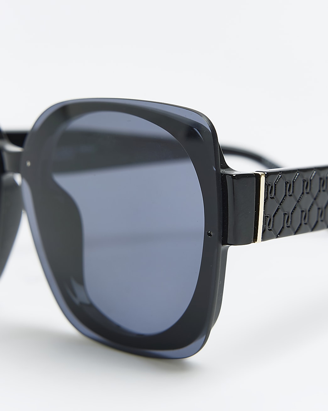 Black Round Oversized Sunglasses