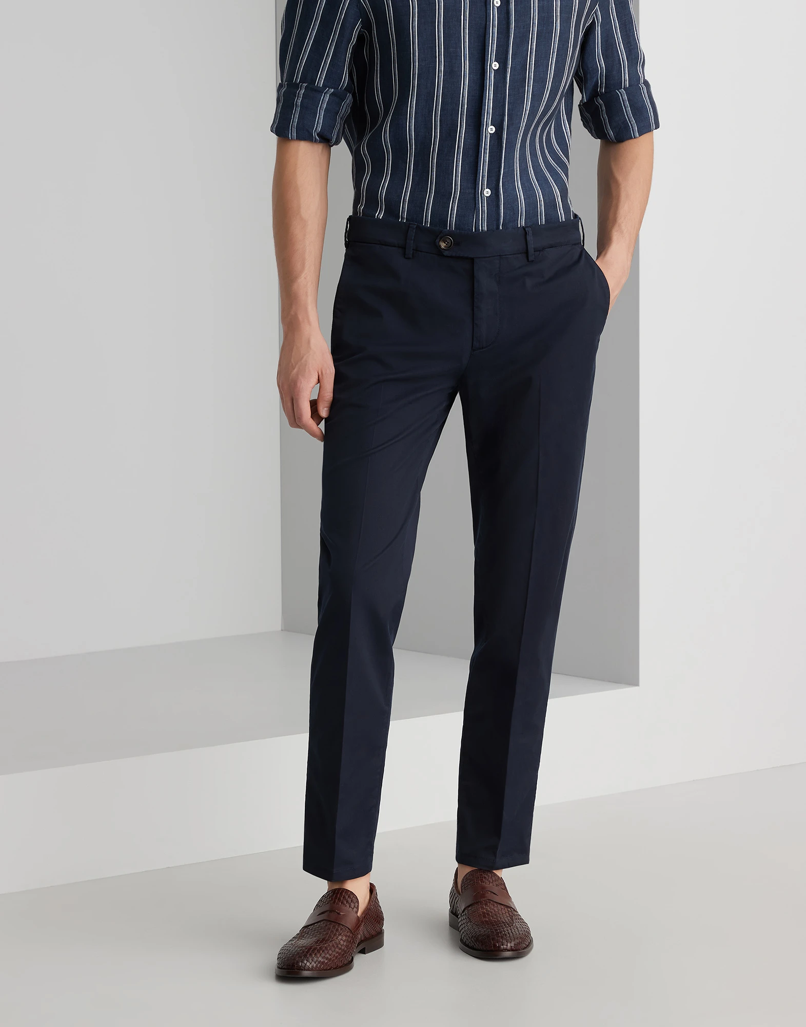 Garment-dyed Italian fit trousers in American Pima comfort cotton gabardine