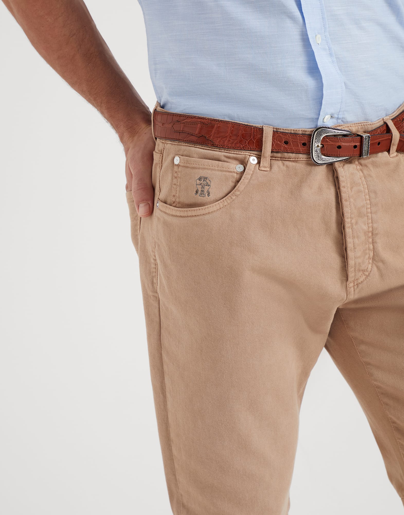 Garment-dyed comfort denim leisure fit five-pocket trousers