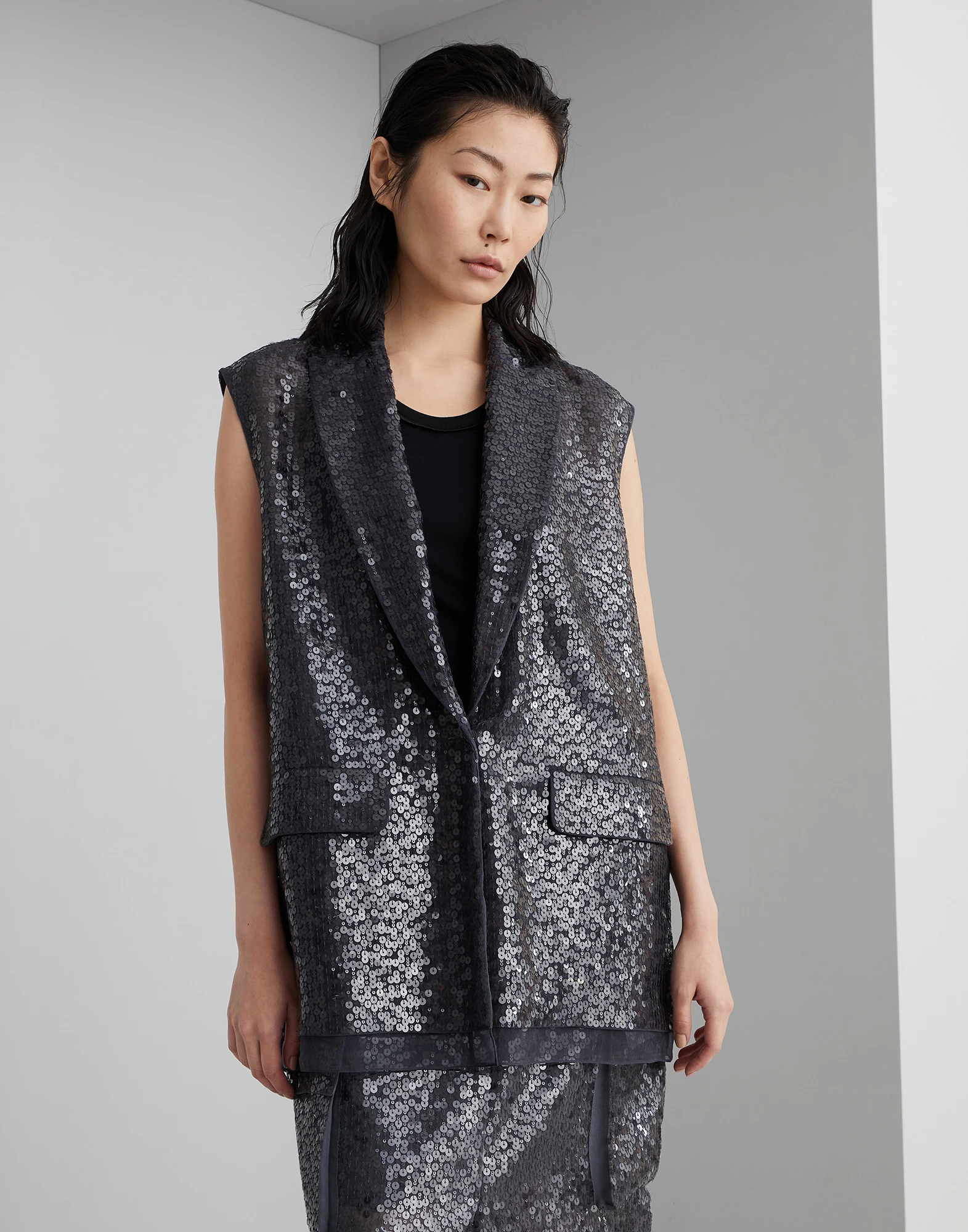 Dazzling embroidery vest in crispy silk