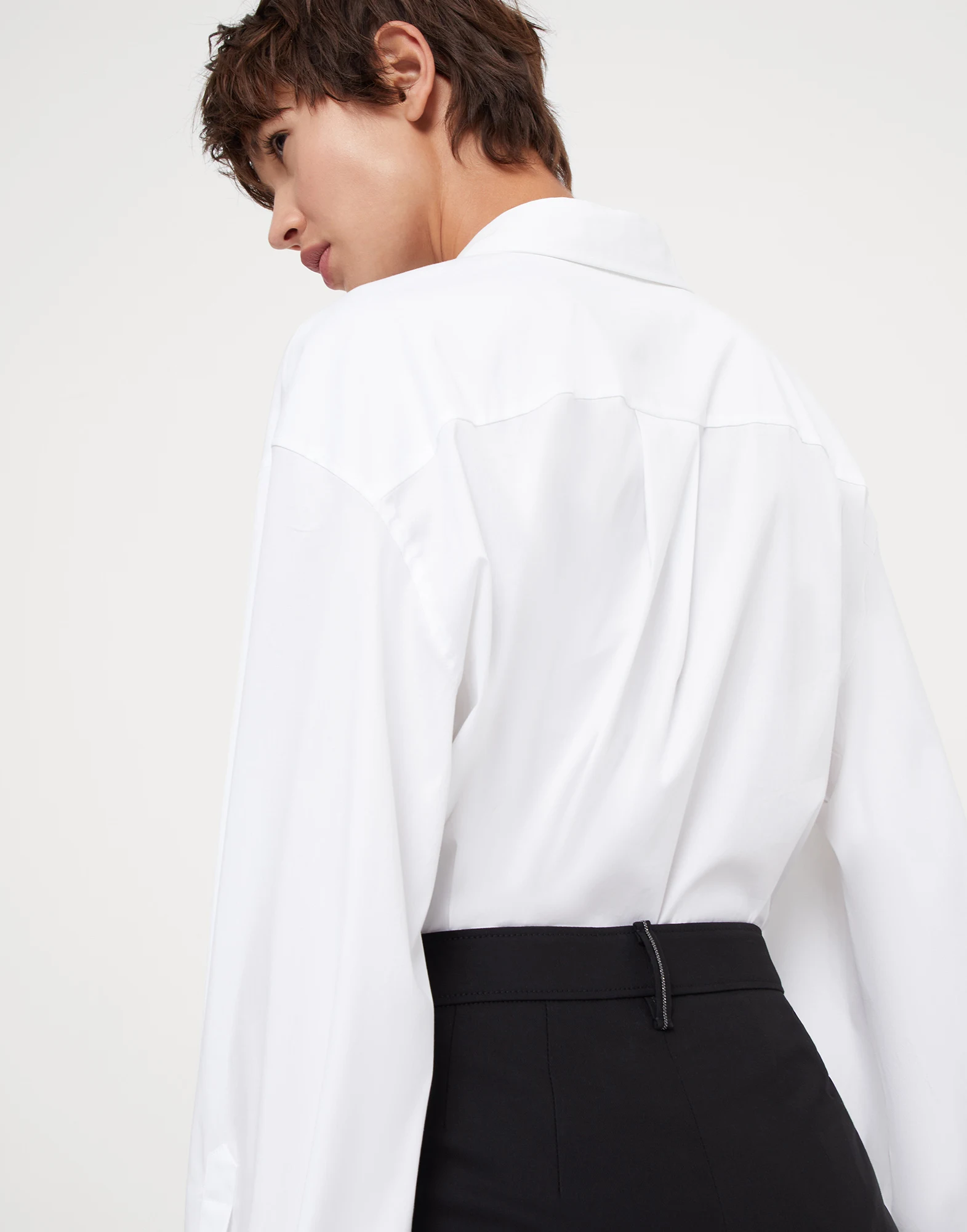 Stretch twisted cotton twill Capri pants with monili