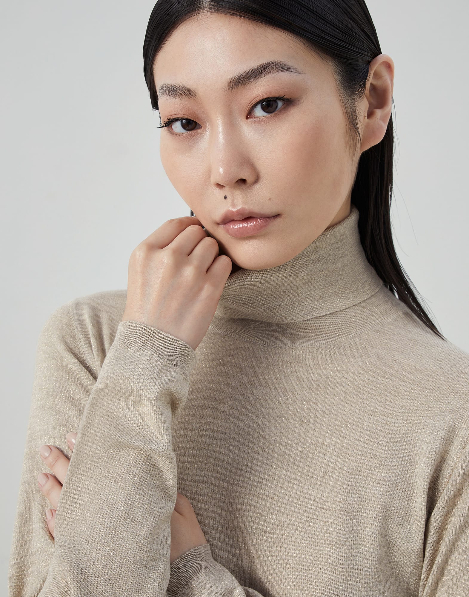 Sparkling cashmere and silk lightweight turtleneck sweater