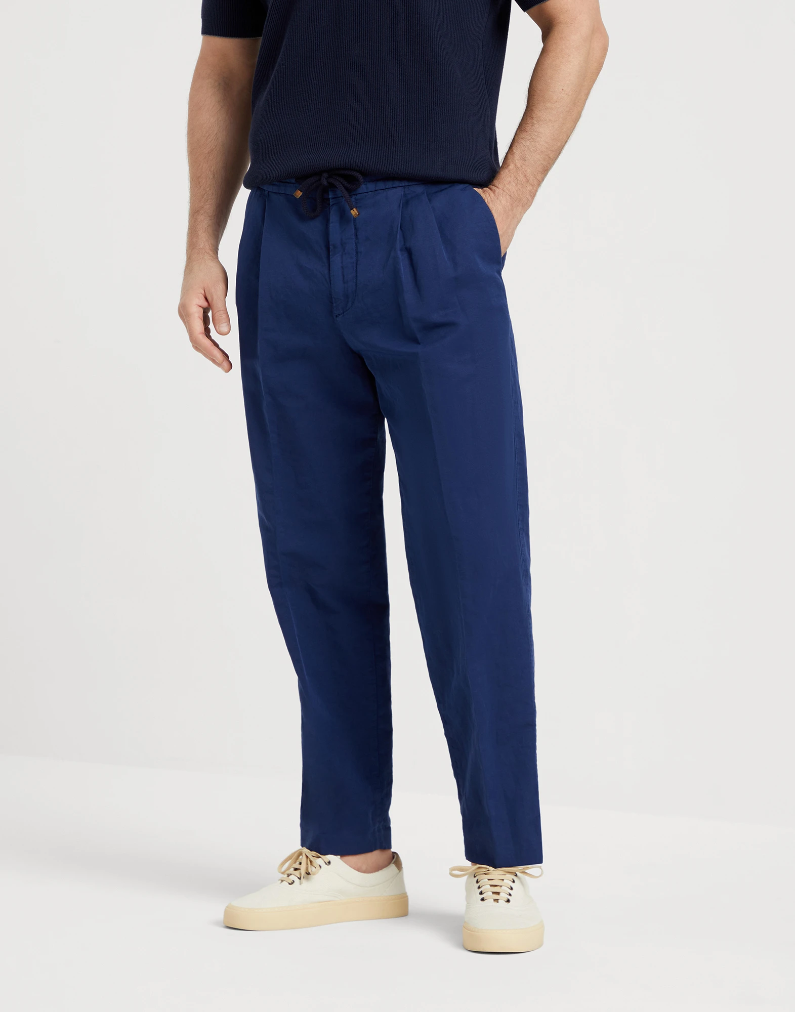 Garment-dyed leisure fit trousers in twisted linen and cotton gabardine with drawstring and double pleats