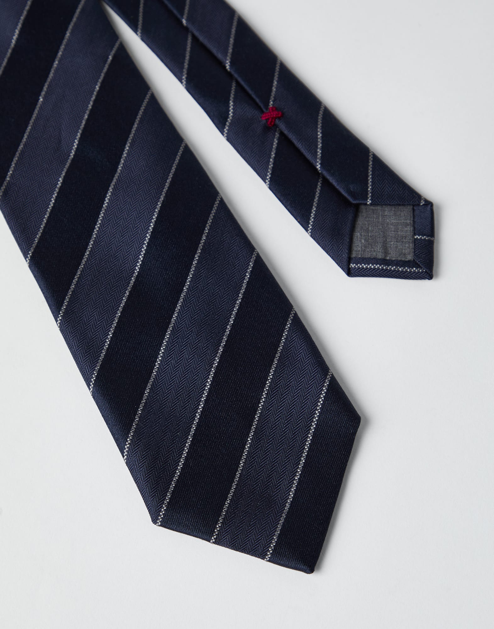 Striped silk chevron tie