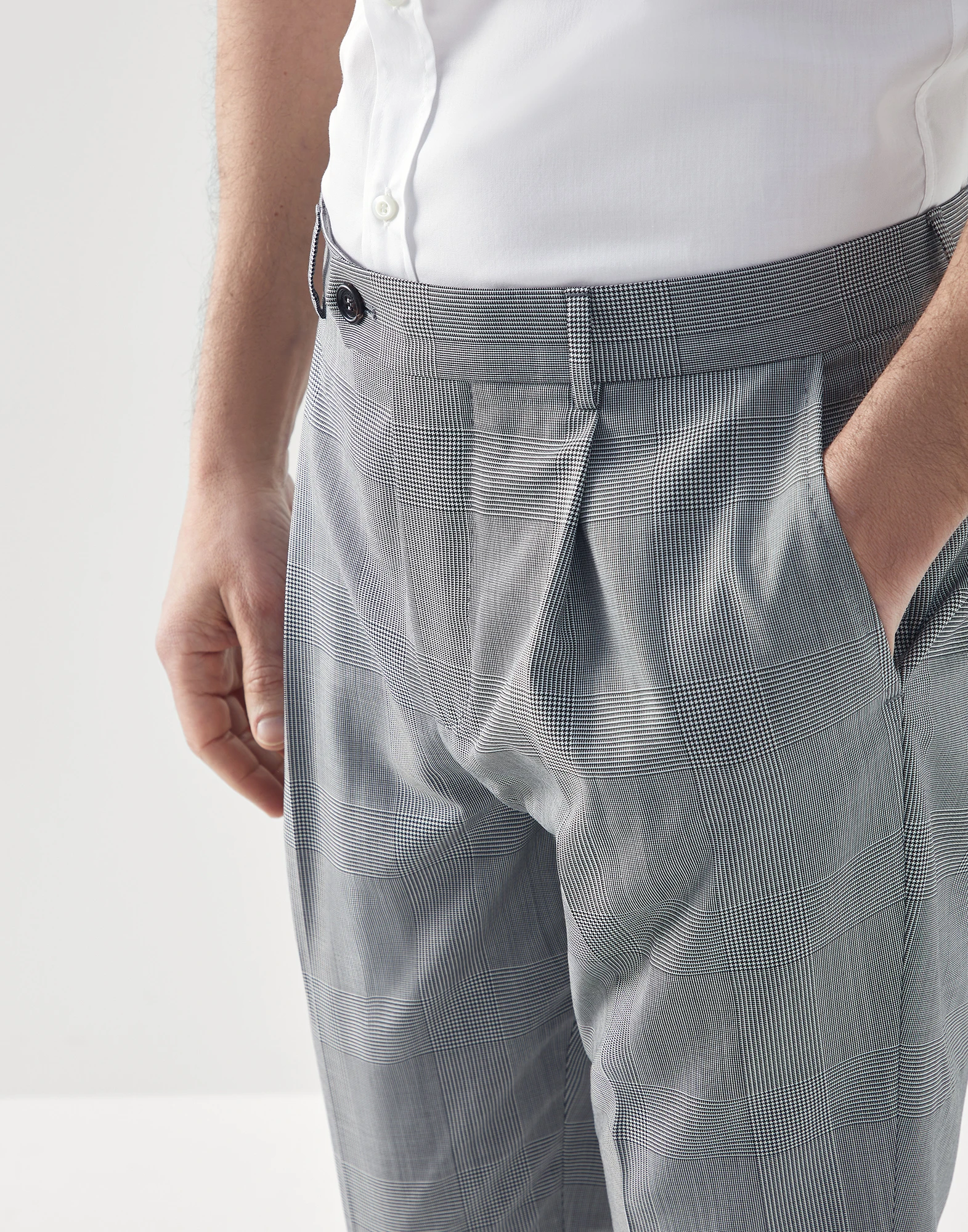 Virgin wool Prince of Wales leisure fit trousers with pleat