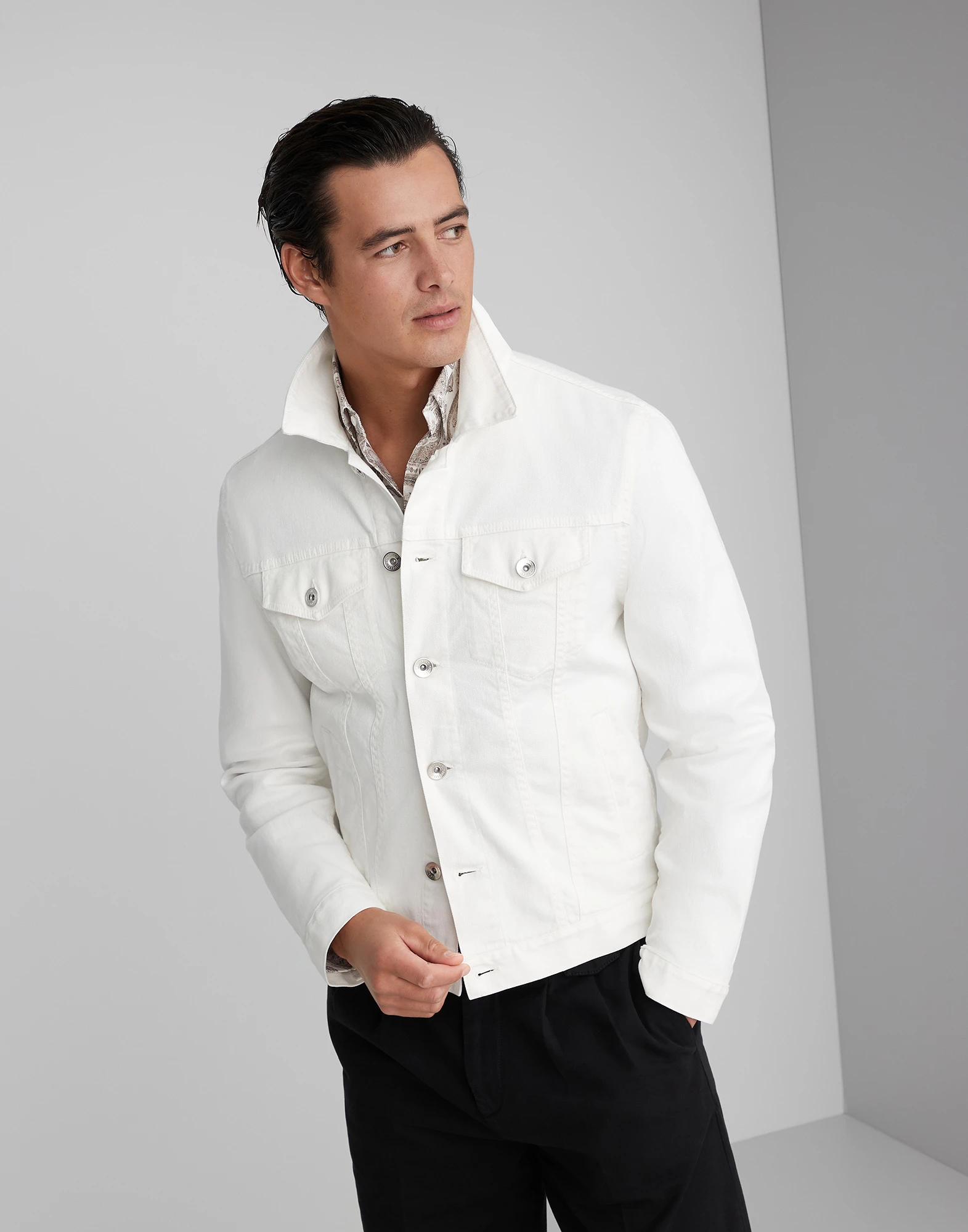 Garment-dyed comfort cotton lightweight denim four-pocket jacket
