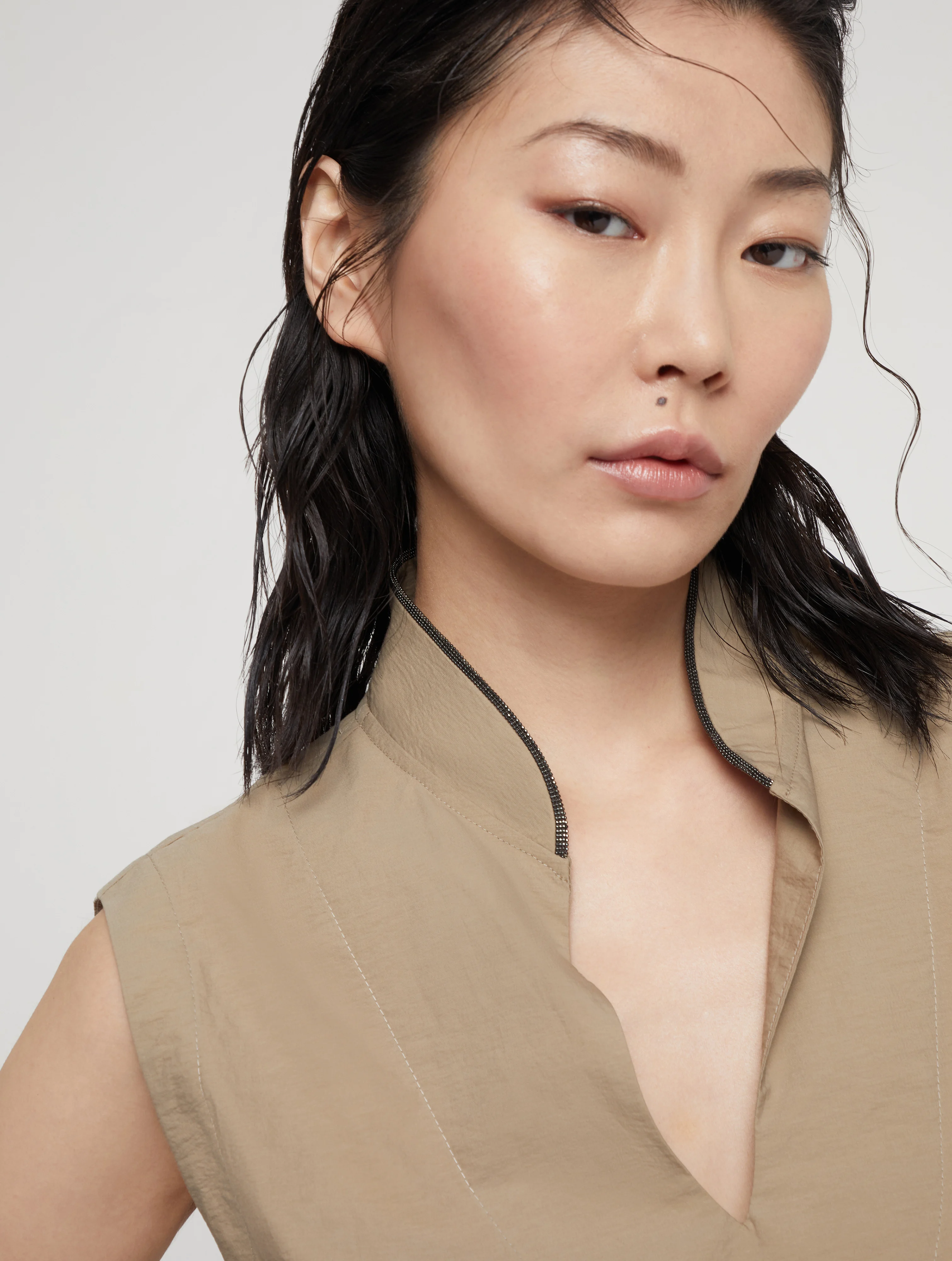 Techno cotton poplin dress with raffia belt and shiny trim