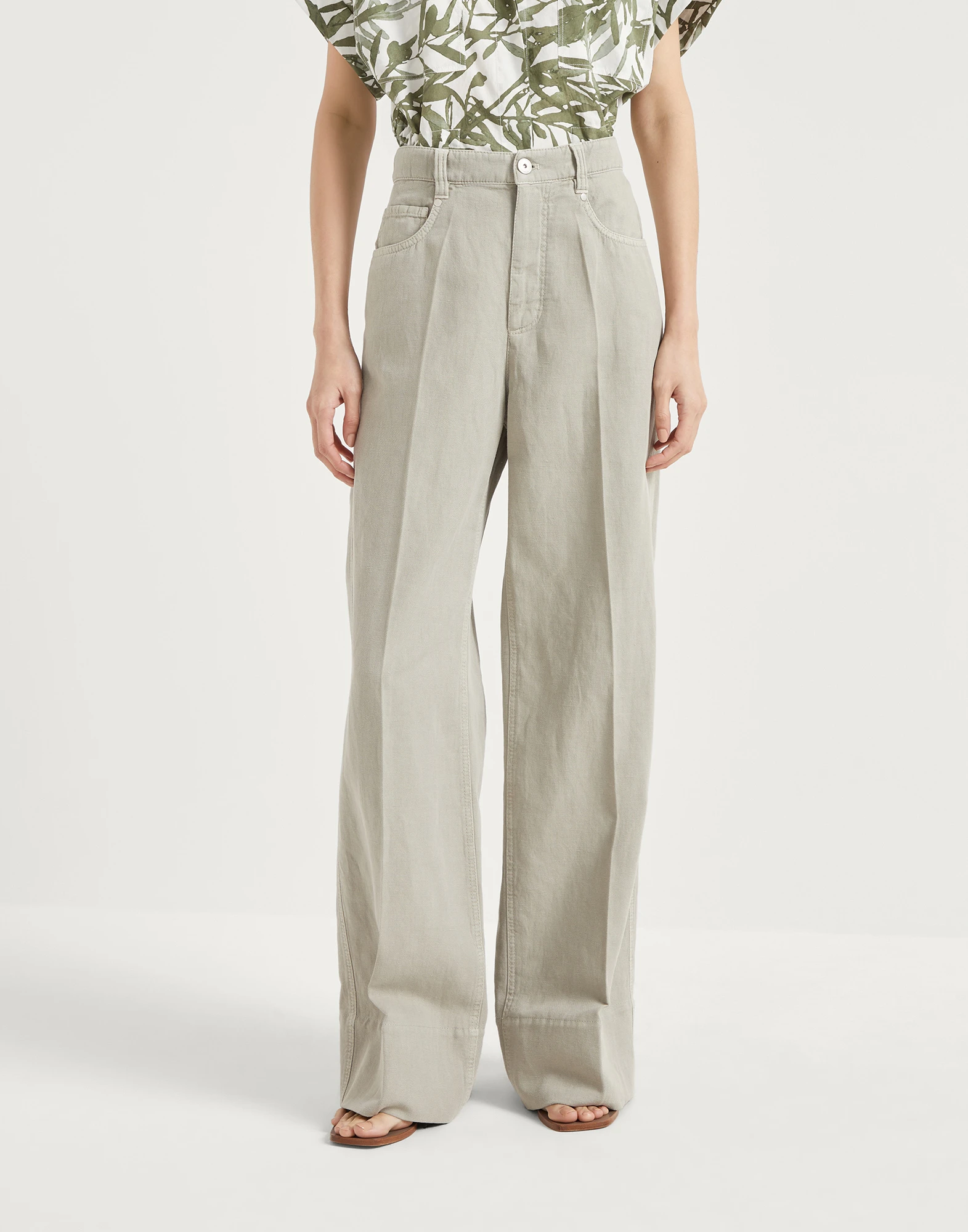 Loose trousers